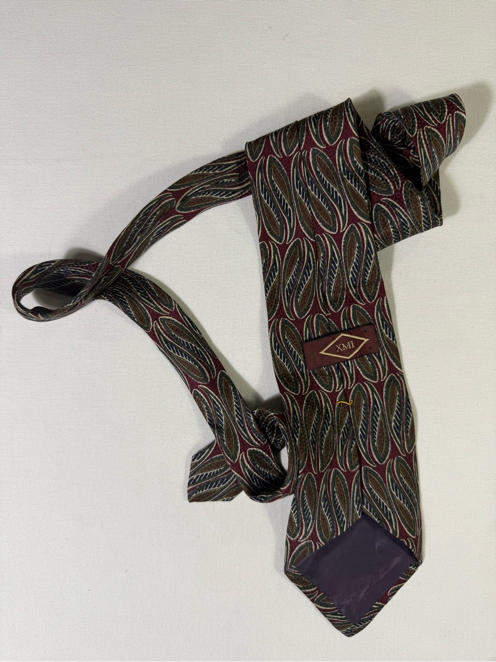 XMI Men's Maroon Oval-Pattern Silk Tie